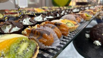 Free daily buffet breakfast