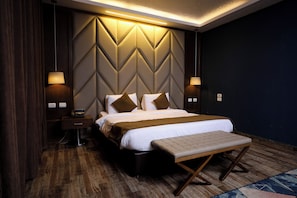 迷你吧(备有免费物品)、特色家居、办公桌、遮光窗帘