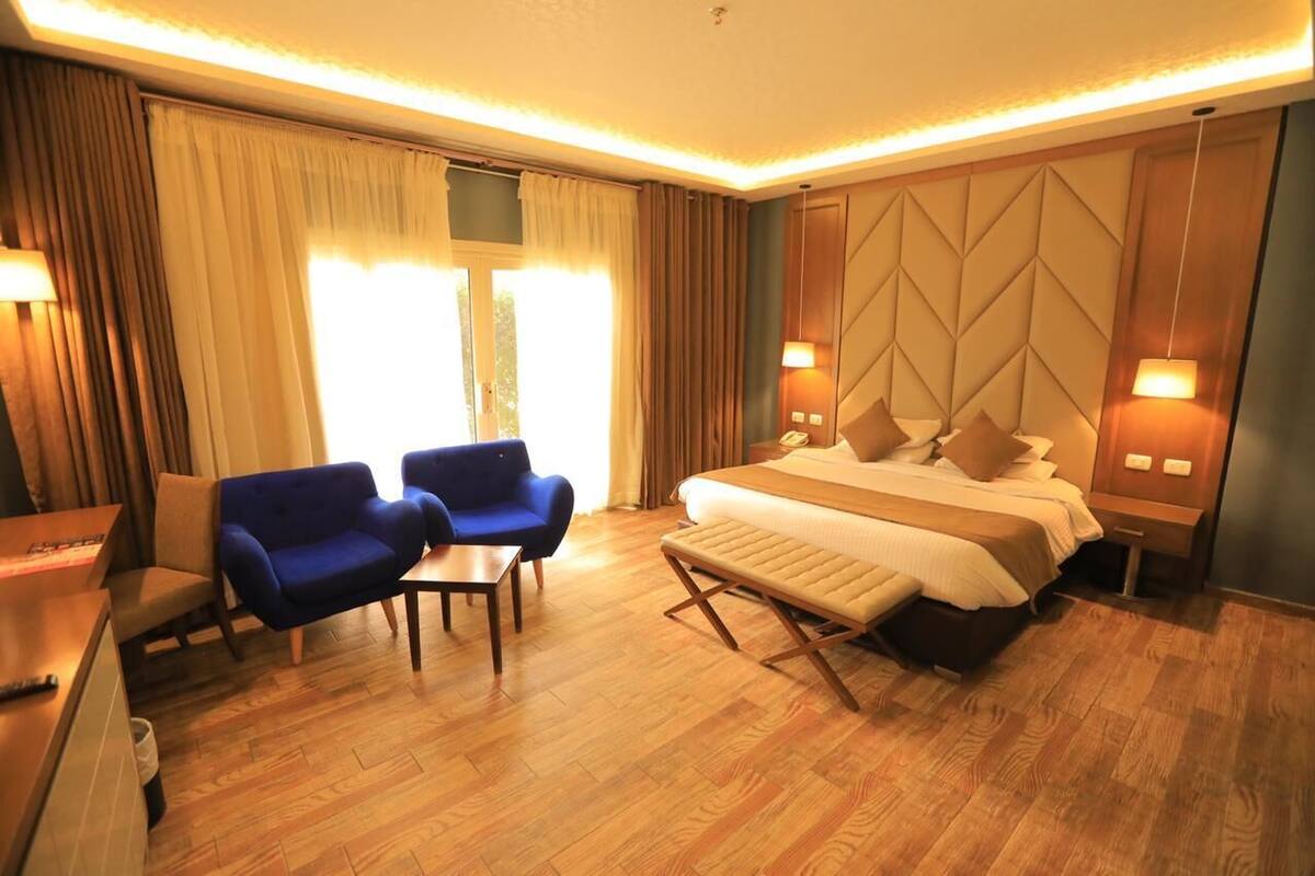 Minibar (free items), desk, blackout drapes, WiFi (free)