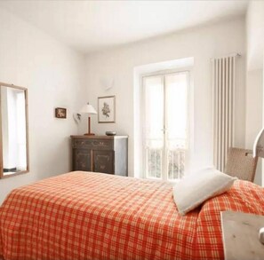 Habitación doble, 1 cama Queen size, baño compartido | Wifi gratis 