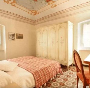 Habitación doble, 1 cama Queen size, baño compartido | Wifi gratis 