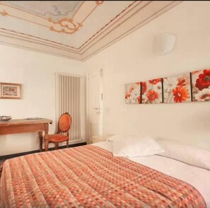 Habitación doble, 1 cama Queen size, baño compartido | Wifi gratis 