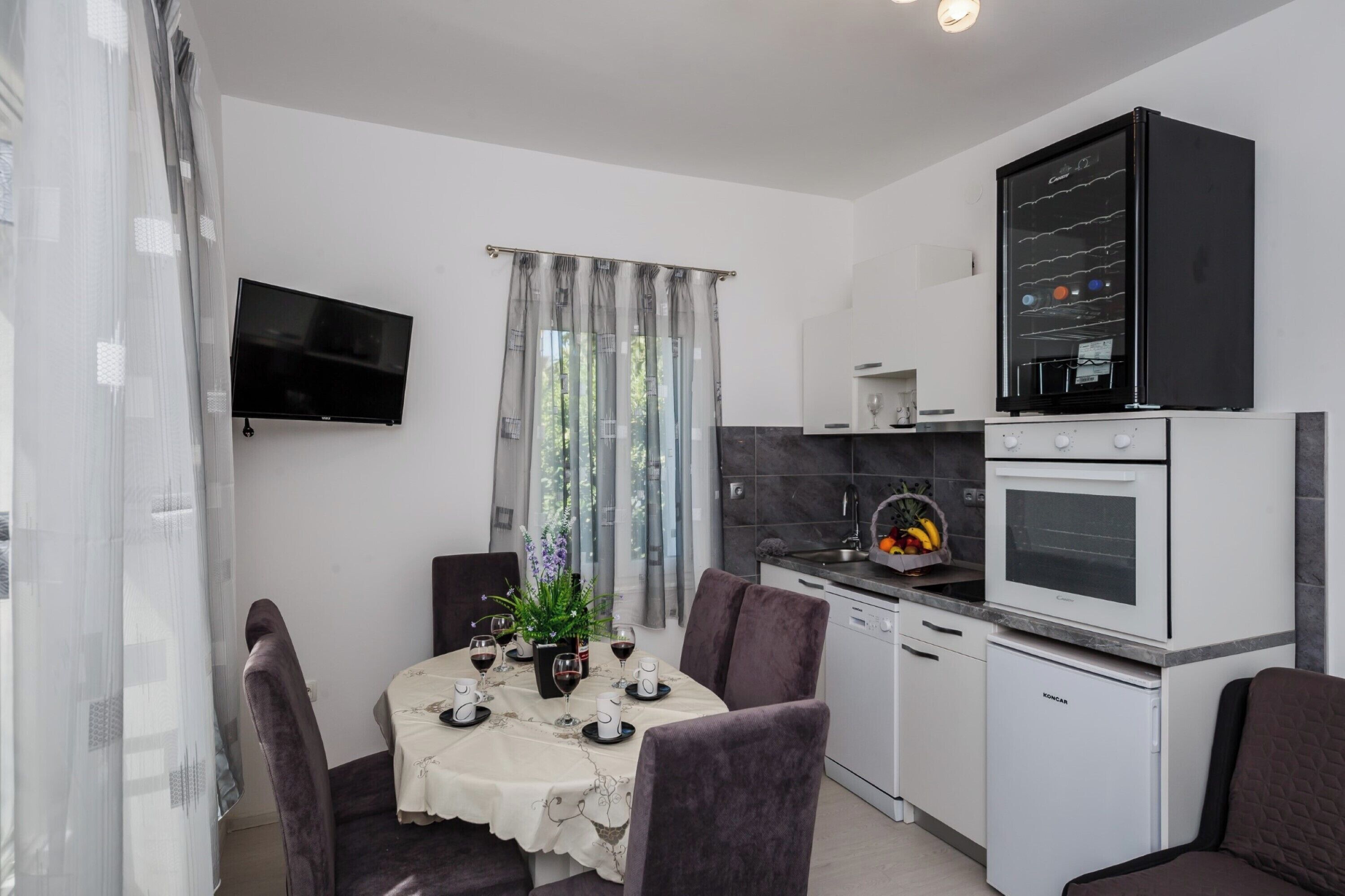 Huvila (Apartman Villa) | Ruokailu omassa huoneessa