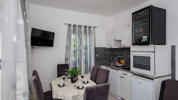 Villa (Apartman Villa) | In-room dining
