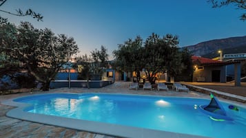 Seasonal outdoor pool, pool loungers