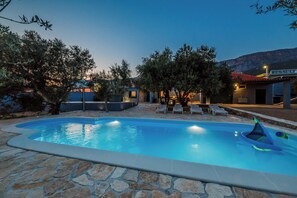 Seasonal outdoor pool, pool loungers - Luxury villa complex Pendolino with heated pool and jacuzzi (Kastela)