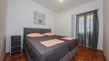 Villa (Apartman Villa) | 4 bedrooms, desk, laptop workspace, iron/ironing board