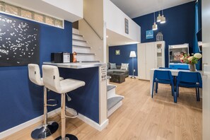 Căn hộ có thiết kế đặc sắc (BLUE) | Trang trí khác biệt, màn/rèm cản sáng, phòng cách âm 