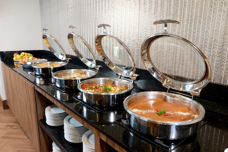 Breakfast, lunch, dinner served; international cuisine