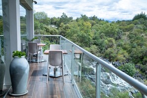 供应早餐、午餐和晚餐，国际美食