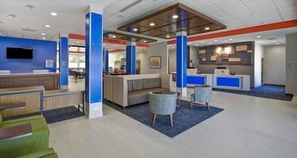 Holiday Inn Express & Suites Houston NASA - Boardwalk Area by IHG