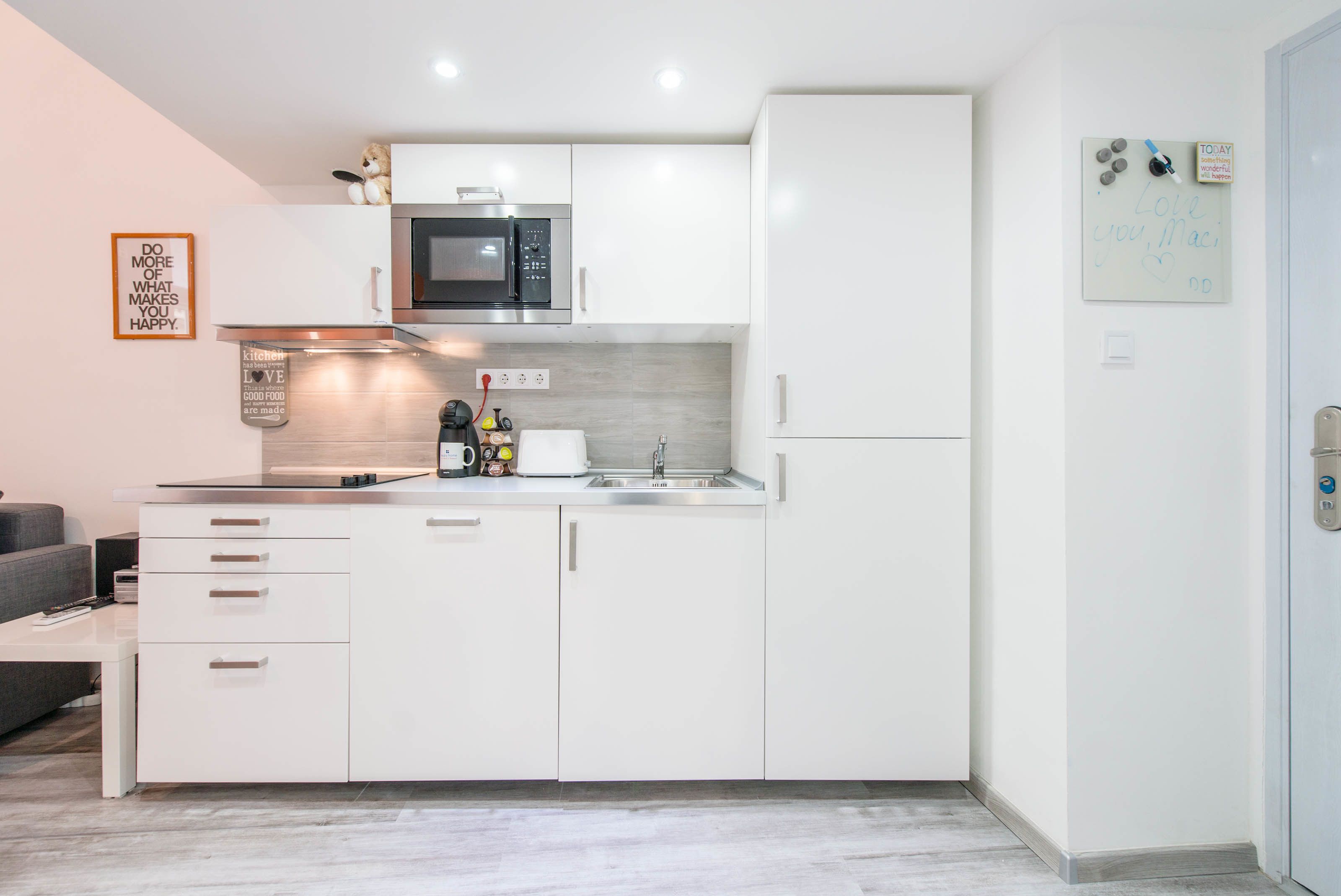 design apartment (orange) | private kitchen | fridge, microwave, stovetop, dishwasher