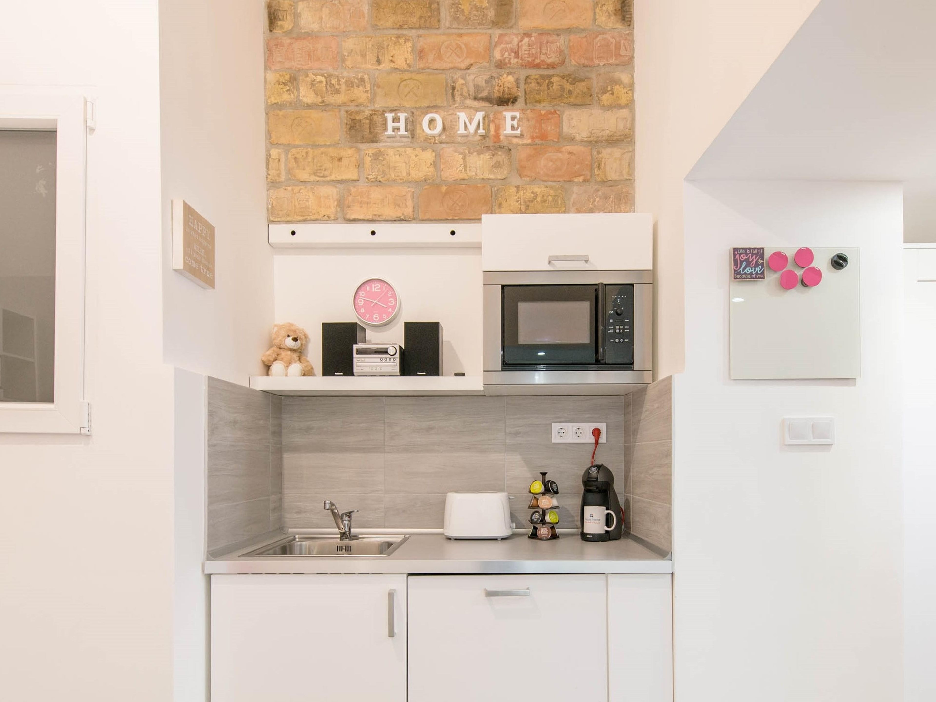 design apartment (pink) | private kitchen | fridge, microwave, stovetop, dishwasher
