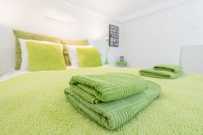 Design Apartment, 1 Queen Bed with Sofa bed (GREEN) - happy home Budapest FOX (Budapest)