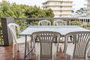 Outdoor dining - M036 - Marcelli, four-room apartment 30 meters from the sea (Marcelli)