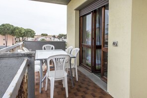 Outdoor dining - M036 - Marcelli, four-room apartment 30 meters from the sea (Marcelli)