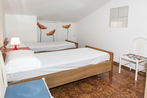 3 室のベッドルーム、ベッドシーツ