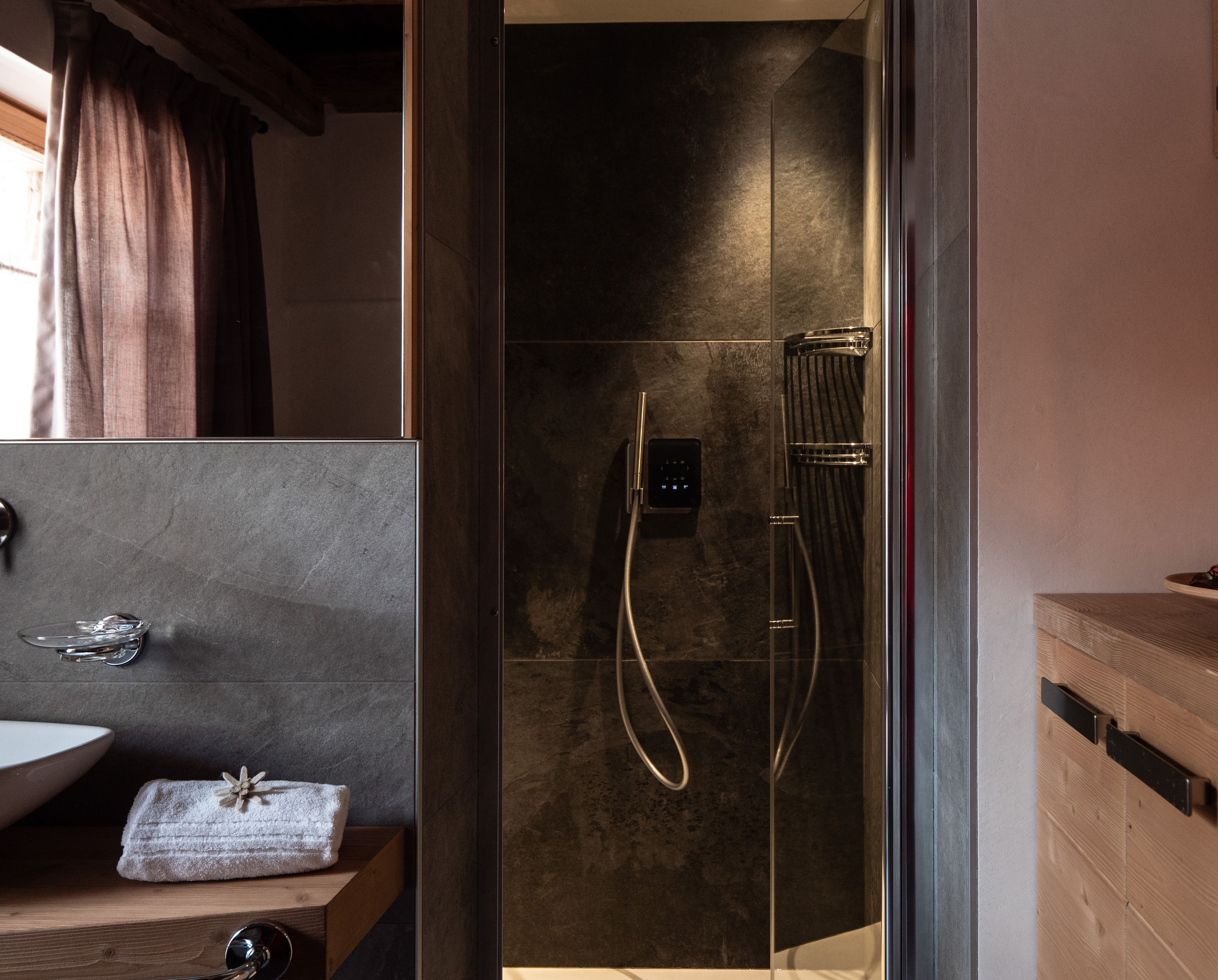 Apartamento, 2 quartos (2) | Chuveiro