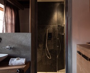 Appartement, 2 chambres (2) | Douche de la salle de bain