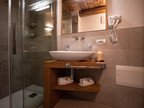 Apartment, 2 Bedrooms (1) | Bathroom