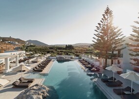 Seasonal outdoor pool, pool umbrellas, sun loungers