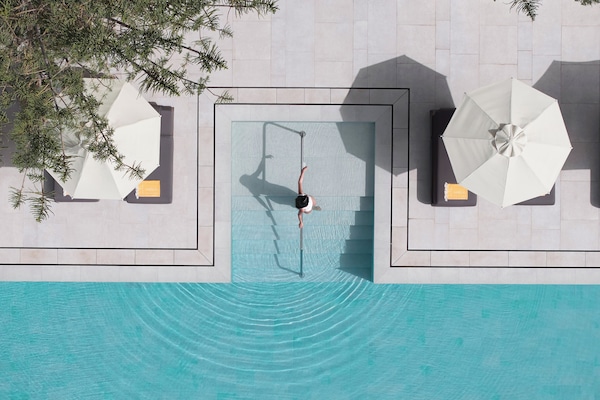 Seasonal outdoor pool, pool umbrellas, sun loungers