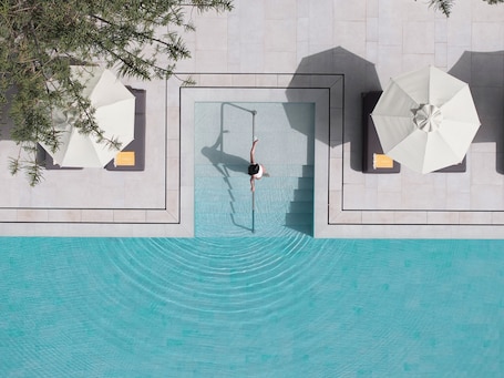 Seasonal outdoor pool, pool umbrellas, sun loungers