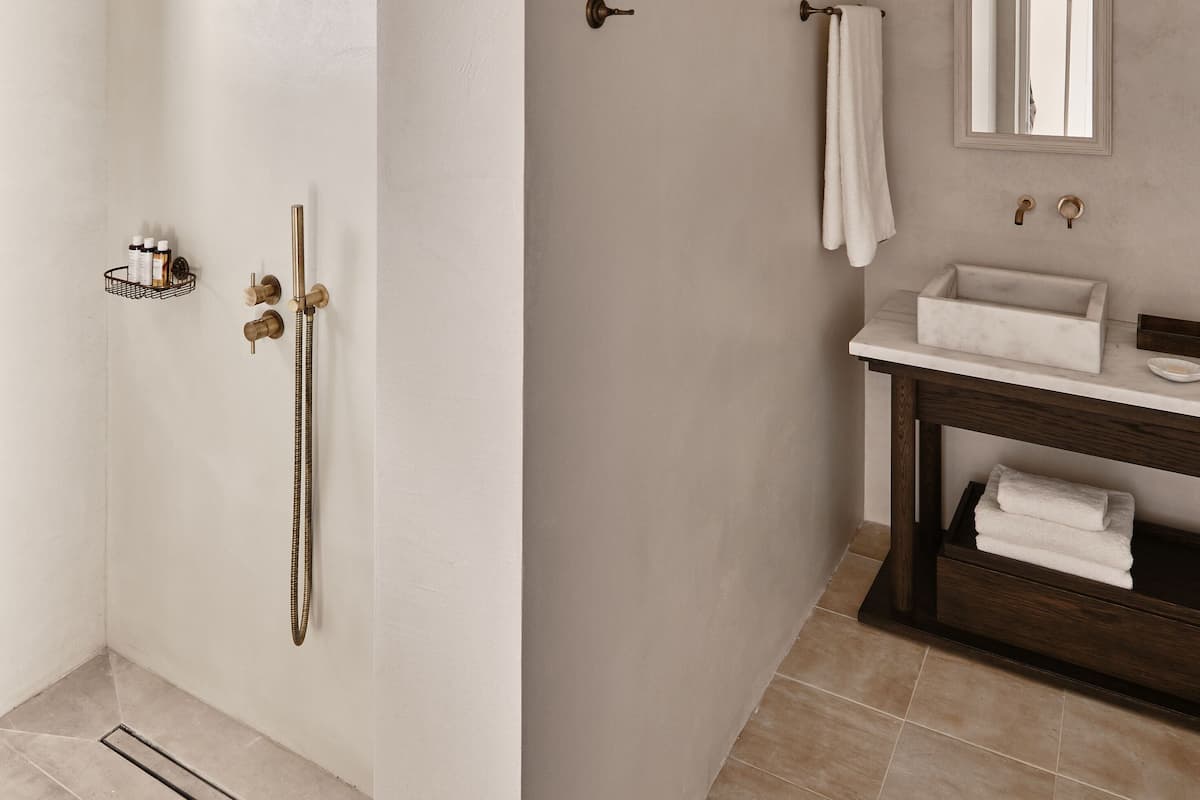 shower, free toiletries, hair dryer, bathrobes