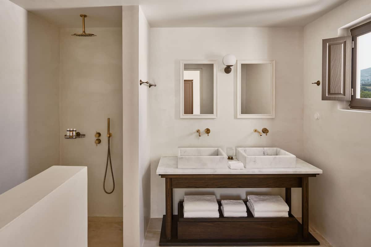 shower, free toiletries, hair dryer, bathrobes