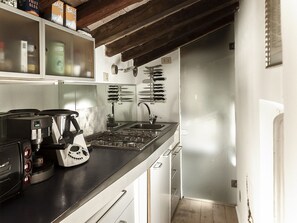 Fridge, microwave, stovetop, dishwasher - Little Tower Over The Roofs (Modena)