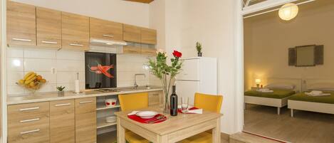 Studio Suite | In-room dining