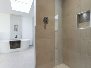 Bathrobes, slippers, towels - The Lookout - UKC3846 (Ticknall, near Derby)