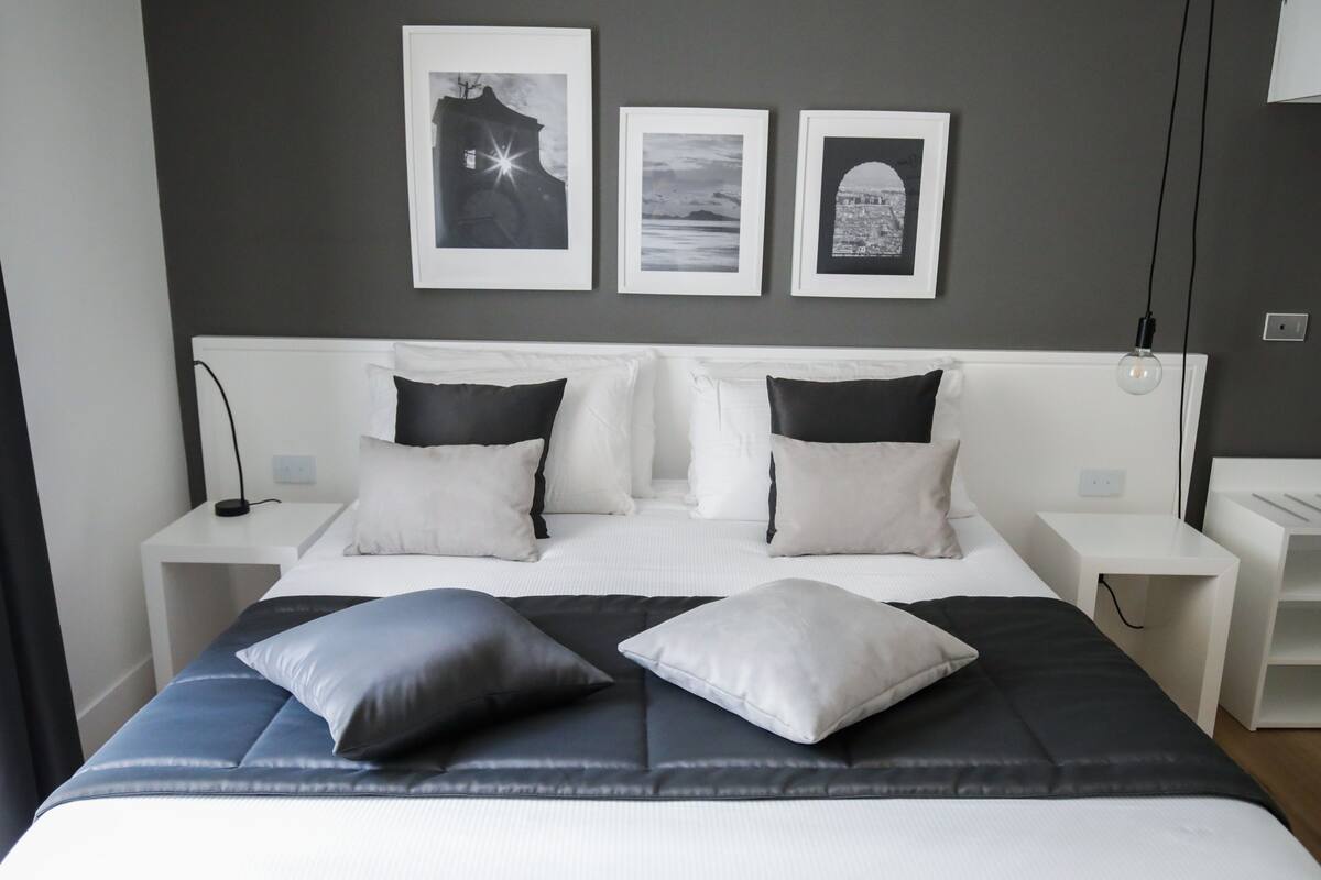Deluxe Room, Accessible (Teatro San Carlo) | In-room safe, desk, blackout drapes, soundproofing