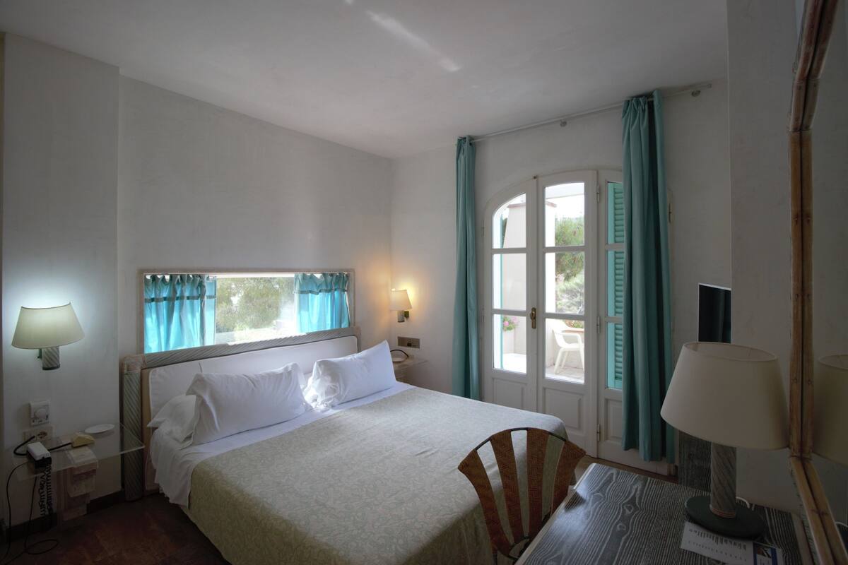 Chambre Double, 1 trĂšs grand lit, terrasse, vue mer