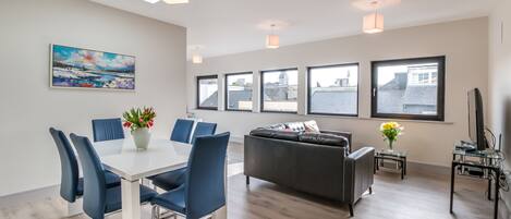 Télévision à écran plat, lecteur de DVD