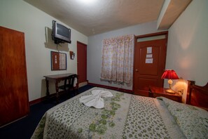 Standard Single Room, 1 Double Bed | 4 bedrooms, down comforters, blackout drapes, iron/ironing board
