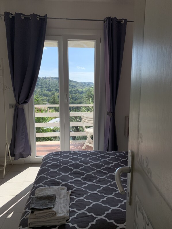 Tweepersoonskamer, privébadkamer (External) | Een strijkplank/strijkijzer, babybedden, gratis wifi, beddengoed