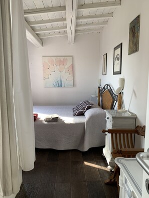 Chambre double, salle de bain privée | Fer et planche à repasser, lit de bébé (supplément)