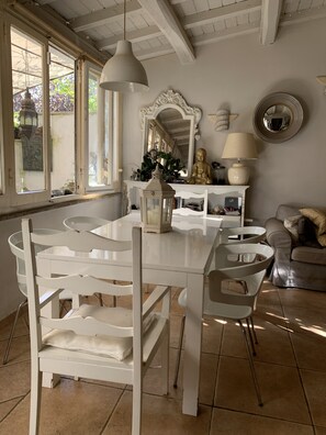 Flat-screen TV - Il Cenacolo Di Sissi (Campagnano di Roma)