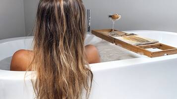 Souterrain Suite | Premium-sengetøj, pengeskab på værelset, skrivebord