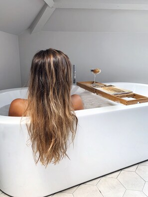 Souterrain Suite | Sengetøy av topp kvalitet, safe på rommet og skrivebord