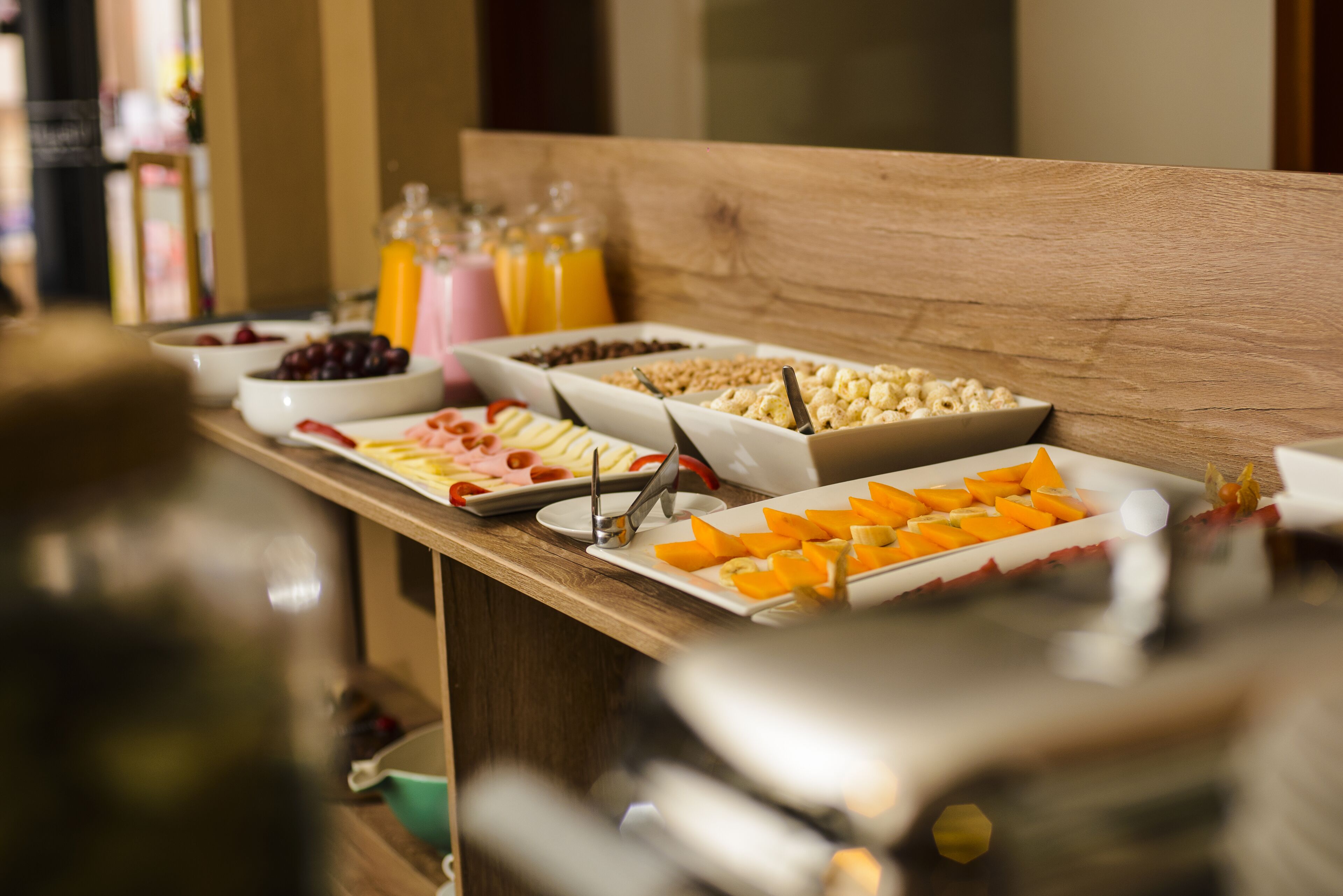 free daily full breakfast