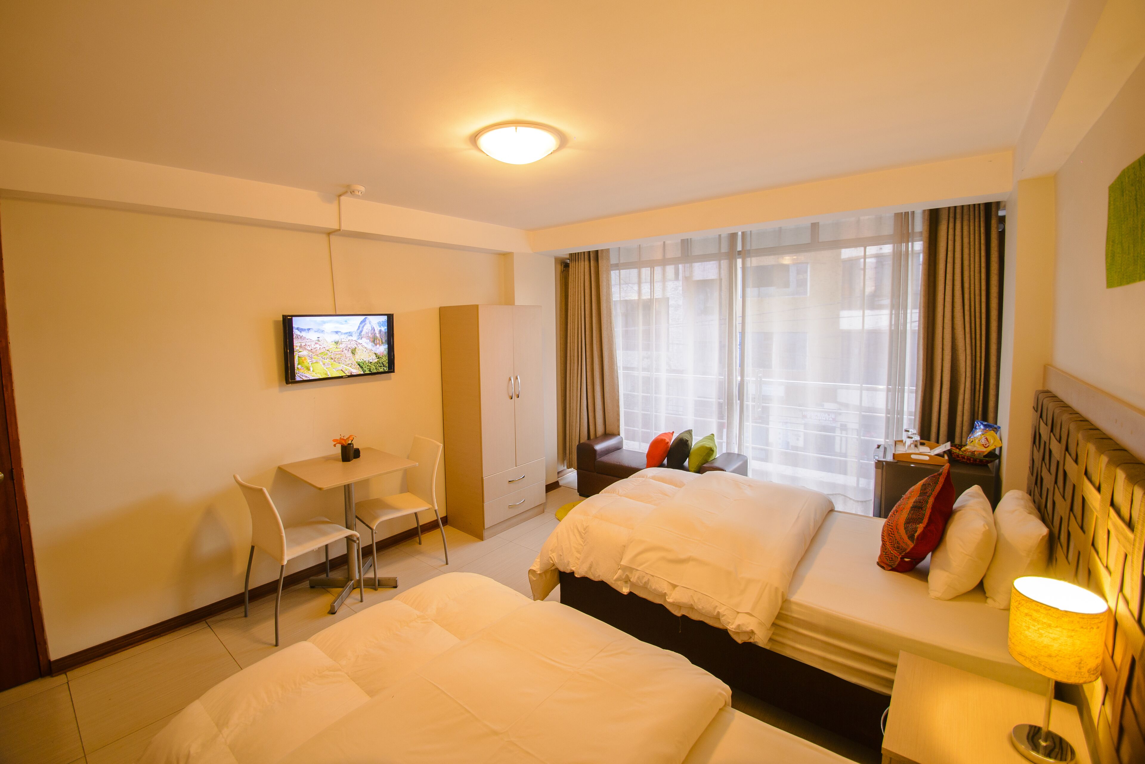 deluxe twin room, 2 single beds | in-room safe, desk, iron/ironing board, free wifi