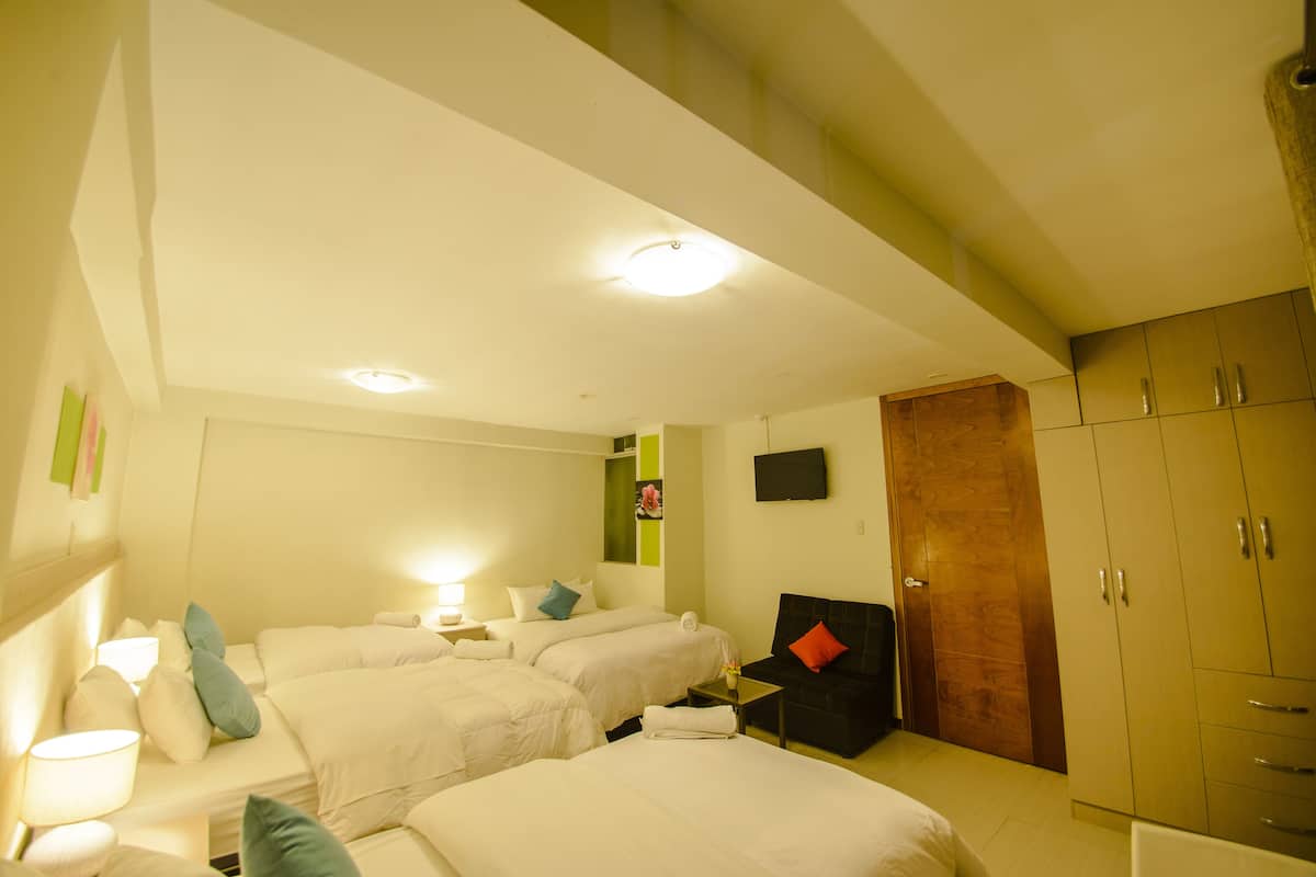 Zimmersafe, Schreibtisch, Bügeleisen/Bügelbrett, kostenloses WLAN