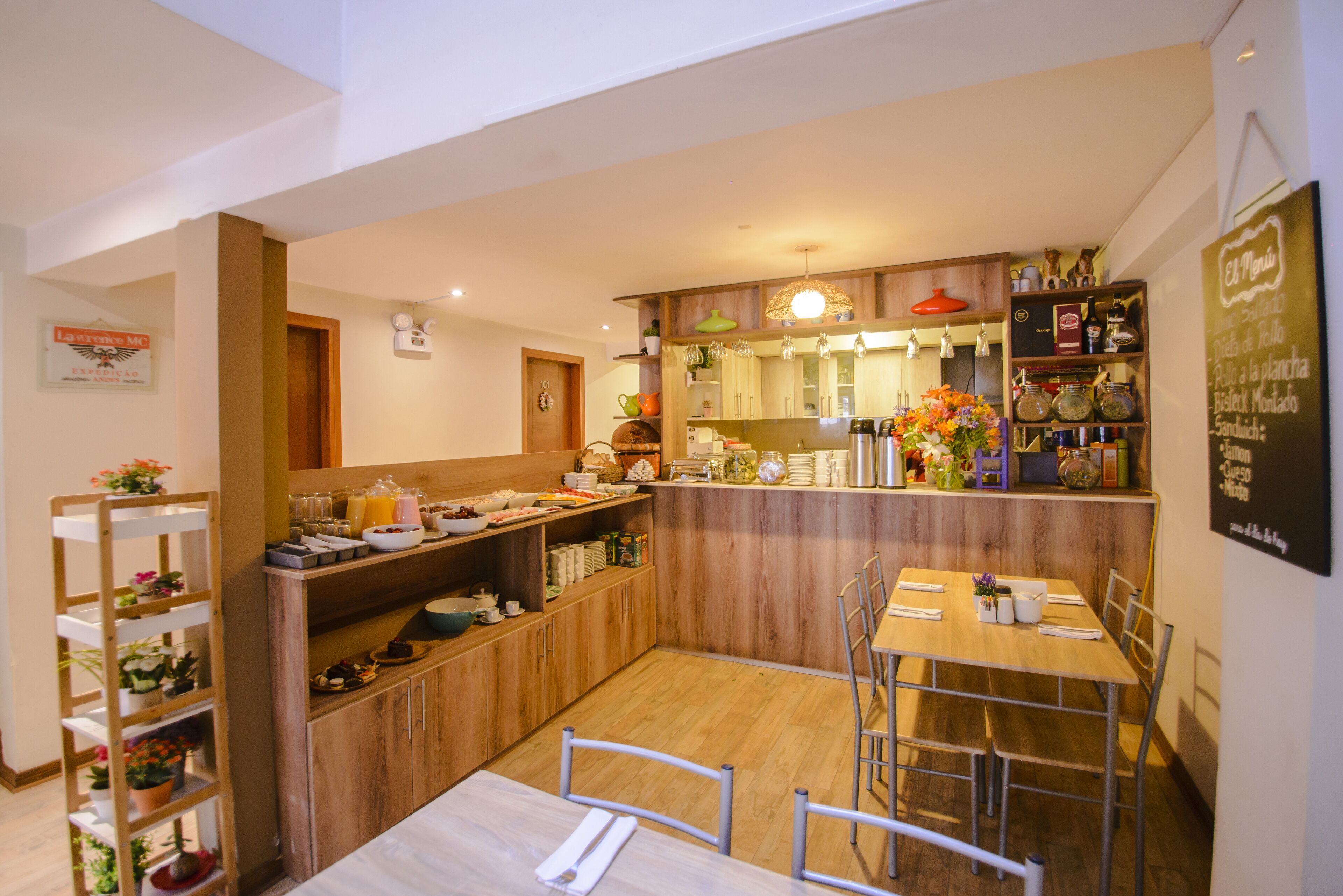 free daily full breakfast