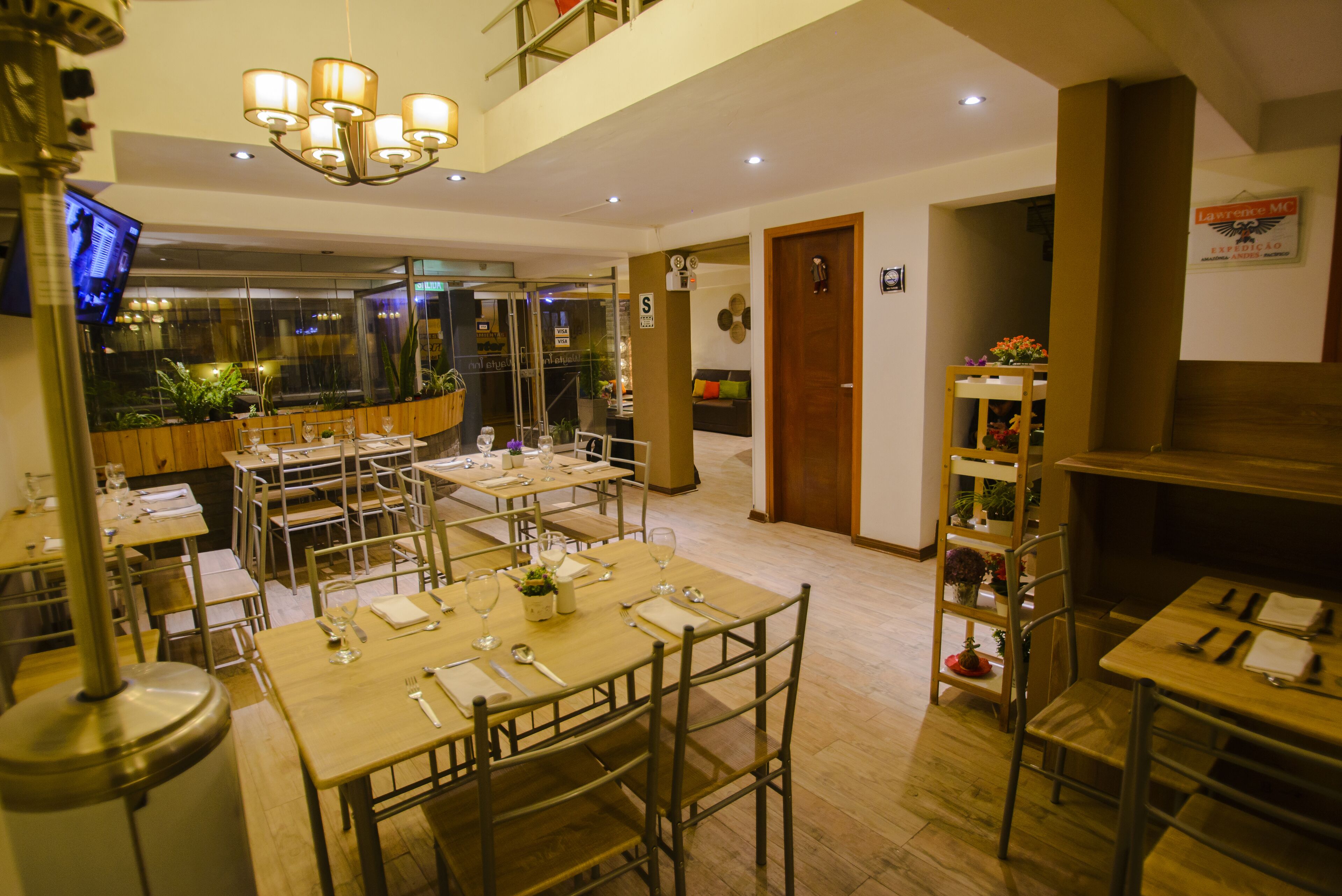 breakfast, lunch and dinner served