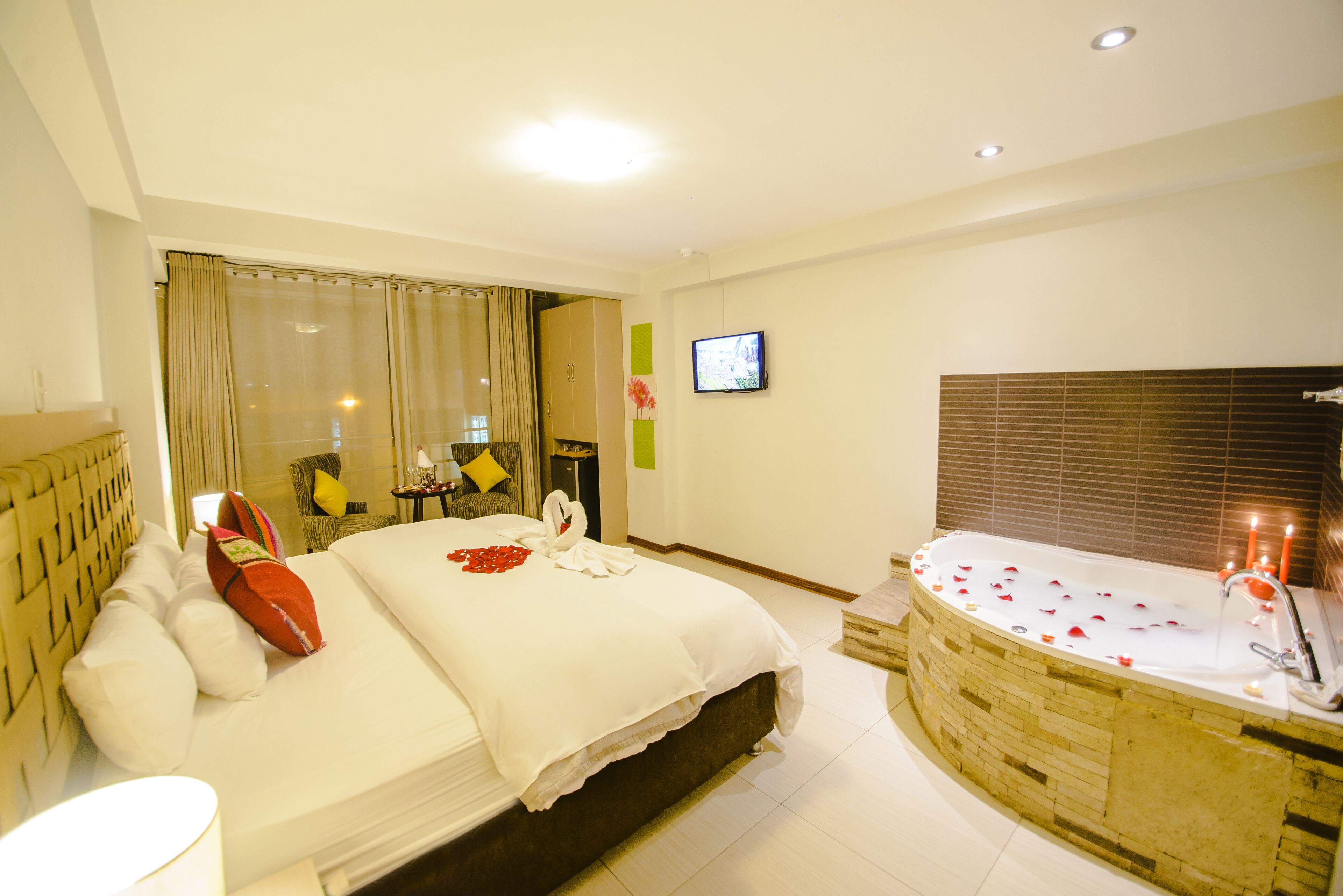 junior suite, 1 king bed, jetted tub | in-room safe, desk, iron/ironing board, free wifi