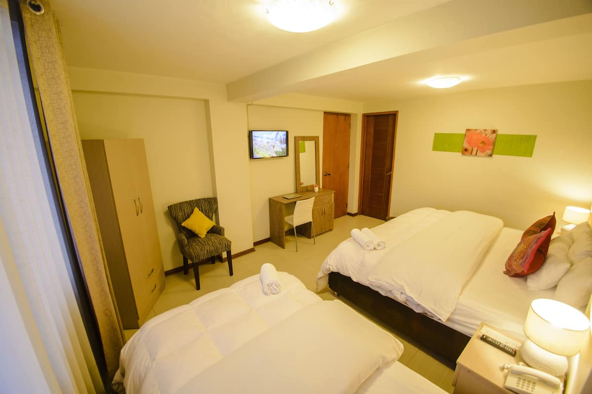 Familienzimmer | Zimmersafe, Schreibtisch, Bügeleisen/Bügelbrett, kostenloses WLAN