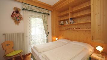 Apartment, 2 Bedrooms | 2 bedrooms, free WiFi, bed sheets