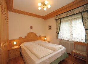 Apartamento, 2 quartos | 2 quartos, Wi-Fi de cortesia, roupa de cama